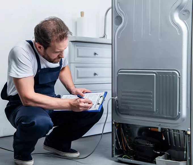 Why Everett, MA Homeowners Choose Everett Appliance Pro for Refrigerator Leak Repair?